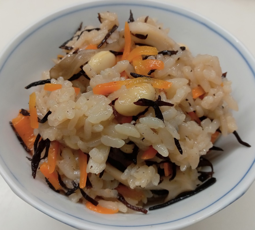 大豆とひじきの炊き込みご飯